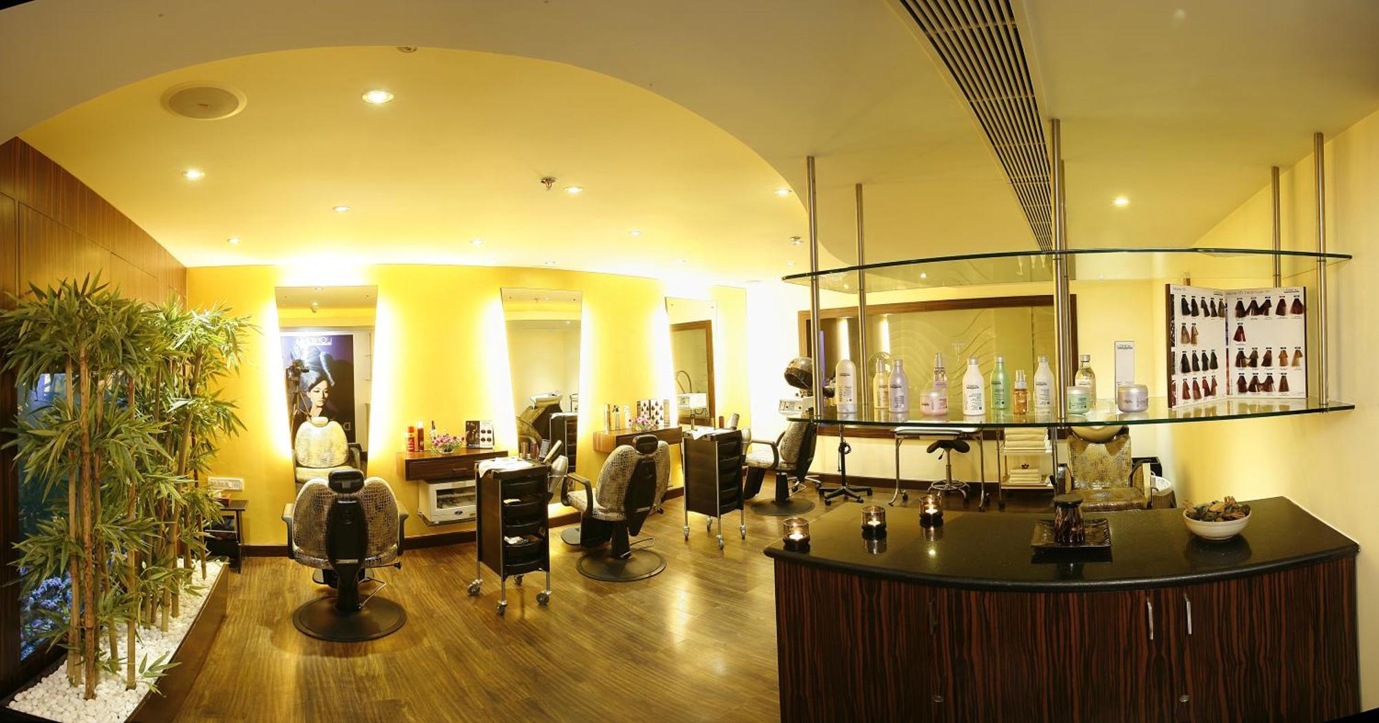 Grand Chennai By Grt Hotels Eksteriør billede The interior of a salon