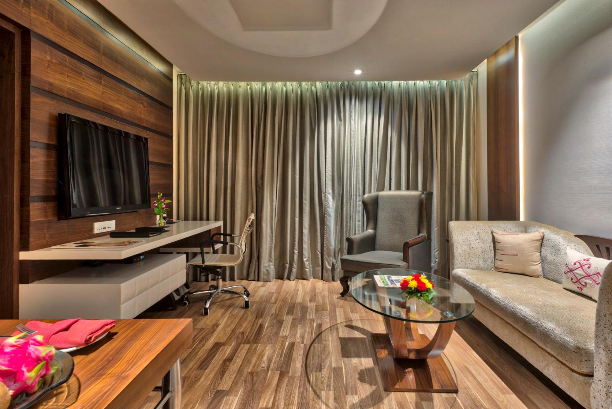 Grand Chennai By Grt Hotels Eksteriør billede Suite room at the hotel